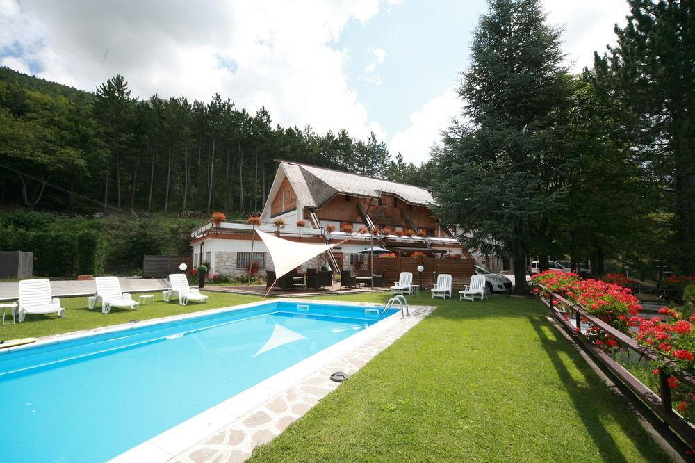 Hotel Nido Dell'Aquila Assergi Exterior foto